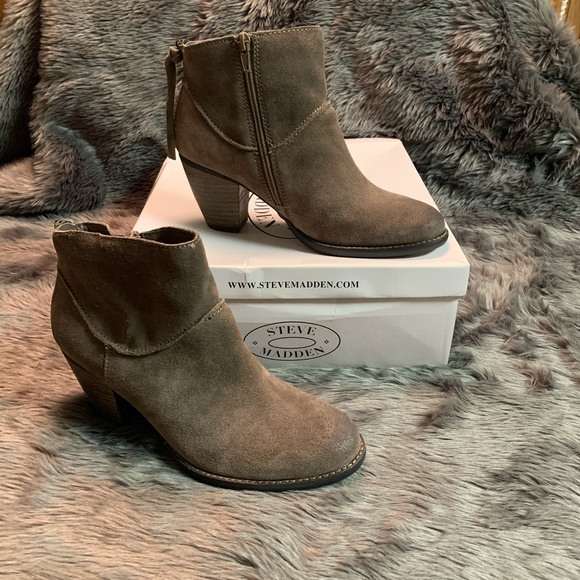 Steve Madden Shoes - NWT Steve Madden Gray Booties